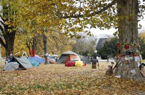 Fotostrecke Stuttgart Kritik An Zeltlager Im Schlossgarten