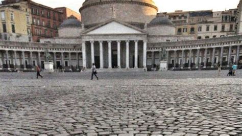 Attraversare Bendati Piazza Plebiscito La Leggenda Che Appassiona