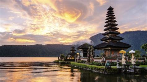 Culture And Traditions Of Indonesia: What's Amazing There? | Blurbgeek