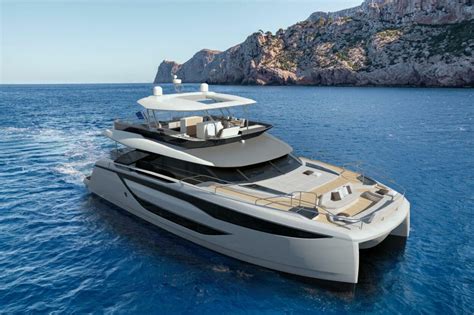 Aquila 42 Yacht è un catamarano da 12 metri pratico e versatile