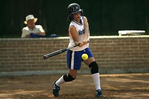 Baseball Bat Vs Softball Bat Know The Difference