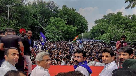 Jayant Chaudhary espouses ‘INDIA’ and Aazad cause at Jantar Mantar ...