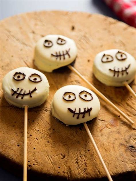 Halloween Oreo Ghost Pops