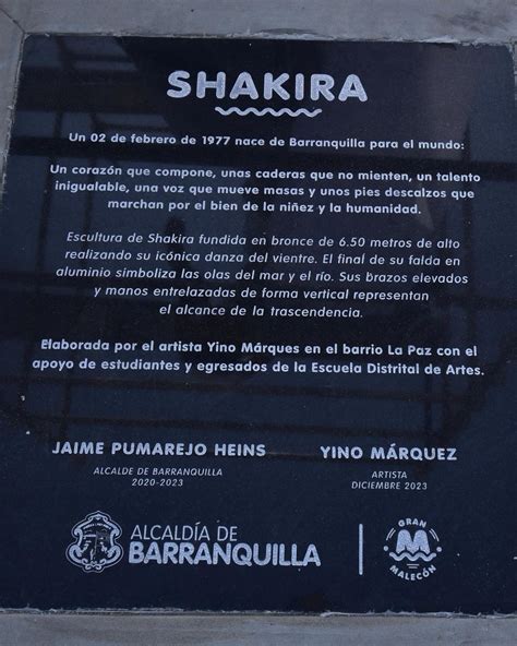 Shakira Homenageada Est Tua De Metros Na Col Mbia Educadora