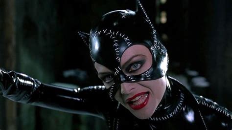 Batman Returns Set Video Shows Michelle Pfeiffer As Catwoman Awesomely