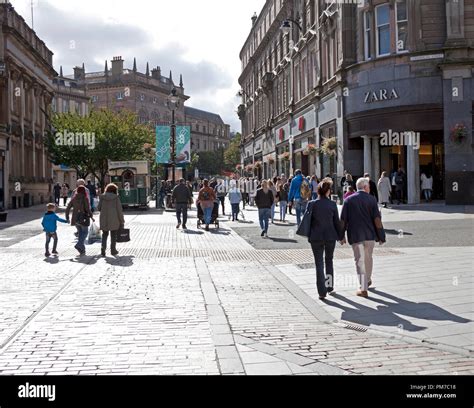 Dundee City Centre Murraygatescotland Uk Stock Photo Alamy