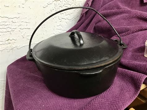 Dutch Oven Cast Iron Wagner Griswold With Lid The Packrats Den