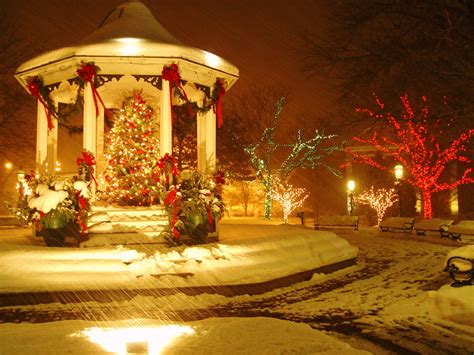 Town Square Christmas Tree And Gazebo An Absolute Beautiful Christmas