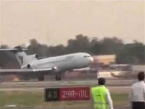 Pilot Lands Plane Without Use Of Front Landing Gear Video