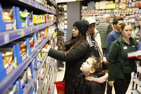 Sklepy W Sylwestra I Nowy Rok Tak B D Otwarte Biedronka Lidl Abka