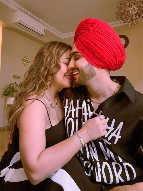 10 Mushy Snaps Of Neha Kakkar For Her Hubby Rohanpreet Singh That