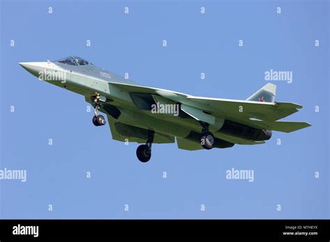 T Pak Fa Ruso De Quinta Generaci N Jet Fighter Aterrizaje Fotograf A