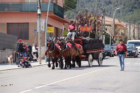 Els Tradicionals Tres Tombs De Montblanc Continuen Agafant Empenta