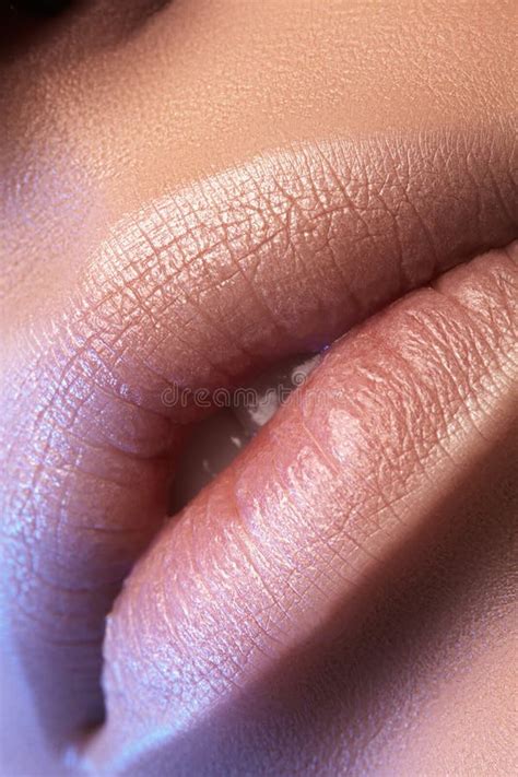 Labios Regordetes Del Primer Cuidado Del Labio Aumento Llenadores