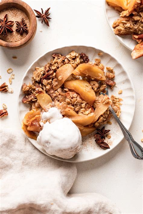 Quick Easy Vegan Apple Crisp Recipe No Sugar Added The Banana