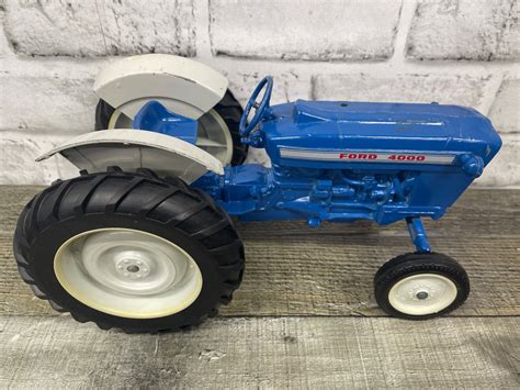 Vintage Die Cast Ertl Ford 4000 Farm Tractor 112 Scale Ebay