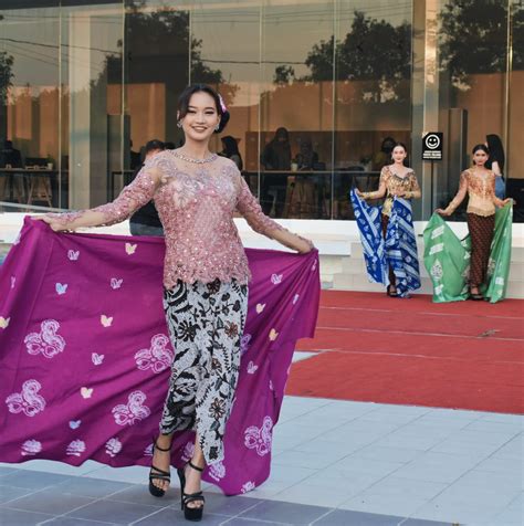 Kenalkan Batik Lokal Pemkab Kendal Gelar Fashion Show Pemerintah