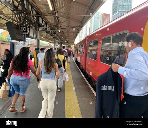 Vauxhall Londres Reino Unido De Agosto De Pasajeros En La