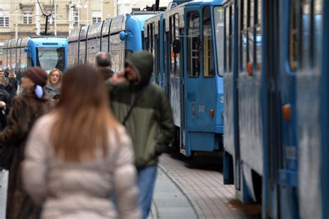 Opet Prometni Kaos U Zagrebu Tramvaj Isko Io Iz Tra Nica Na Jednom Od