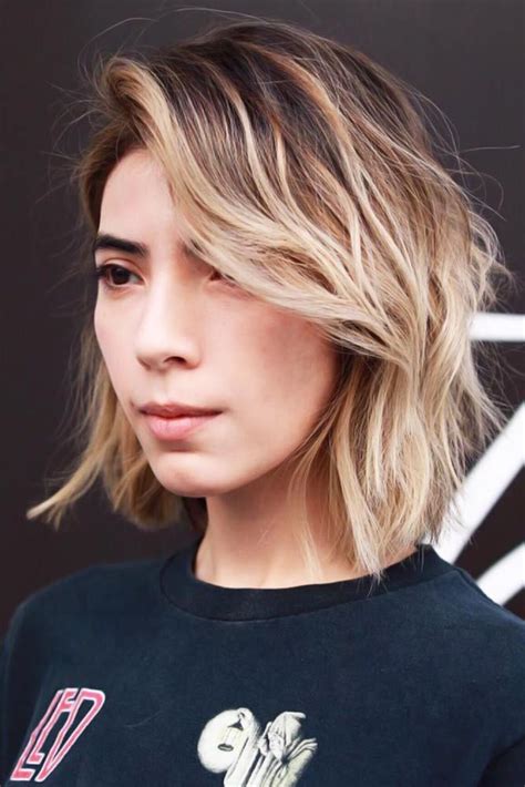 Bronde Bob With Long Feathered Layers Bob Layeredhair Side Bang