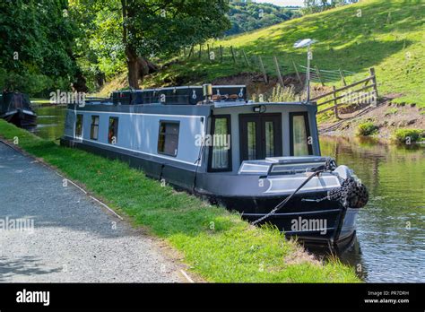 Boat Moored On The Llangollen Canal Hi Res Stock Photography And Images