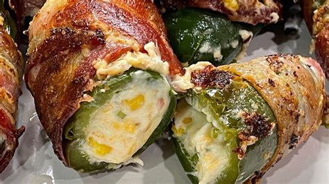 Ricos Chiles Jalapeños Rellenos De Queso Crema Envuelto En Tocino La