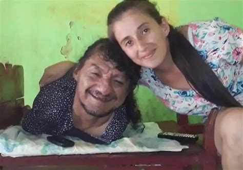 La Emotiva Historia Del Hombre Sin Piernas Ni Brazos Que Ha Criado Solo