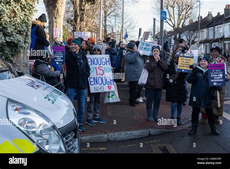 London Großbritannien 19 Januar 2023 Krankenschwestern halten