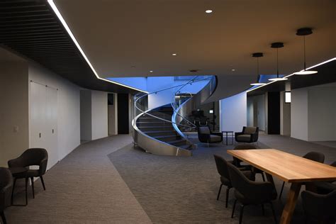 Verizon corporate locations are closing across the country this month 7