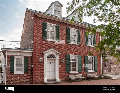 Green shutters and doors hi-res stock photography and images - Alamy