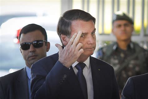 Bolsonaro sobre número de mortes por coronavírus não sou coveiro