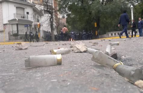 Incidentes Heridos Y Destrozos Durante La Marcha Contra La Reforma