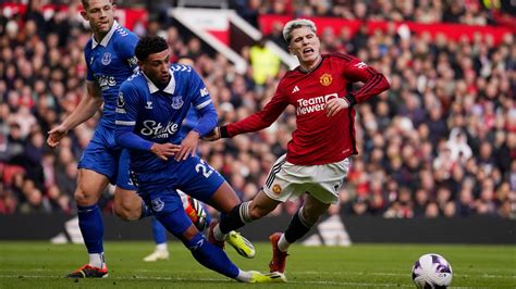 Man Utd 2 - 0 Everton - Match Report & Highlights