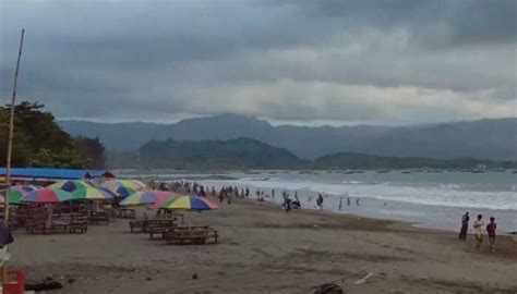 Pantai Palabuhanratu Sukabumi Ramai Pengunjung Satu Pekan Jelang Nataru