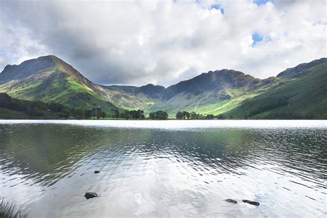 Buttermere Lake Walk & 'The Tree', Lake District walks & best views | The Hiking Photographer