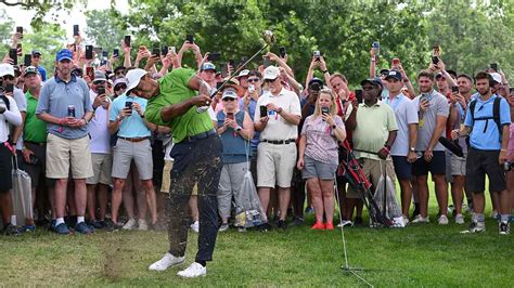 Pga Championship Cut Line Tiger Woods Shoots 69 Advances To Weekend