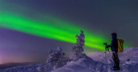 Man Destroys $5000 Camera to Capture Aurora Borealis in Antarctica - SkyAboveUs News