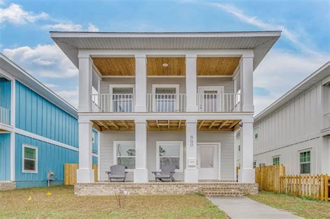 12 Airbnbs in Pensacola Near the Beach, Downtown, and With a Private Pool