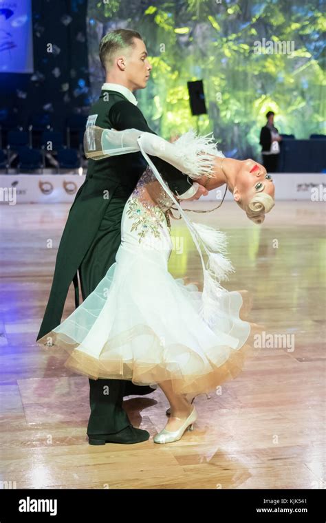 dancers dancing standard dance Stock Photo - Alamy