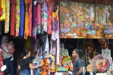 Pemkab Gianyar Renovasi Pasar Seni Sukawati Pada Antara News Bali