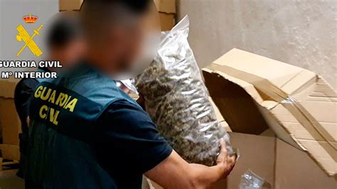 La Guardia Civil Incauta Toneladas De Marihuana Almacenados En