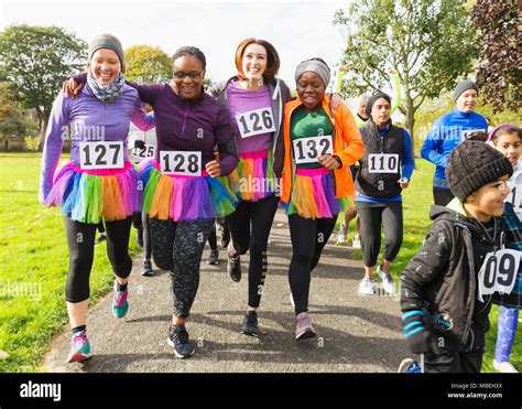 Female Runner Park Hi Res Stock Photography And Images Alamy