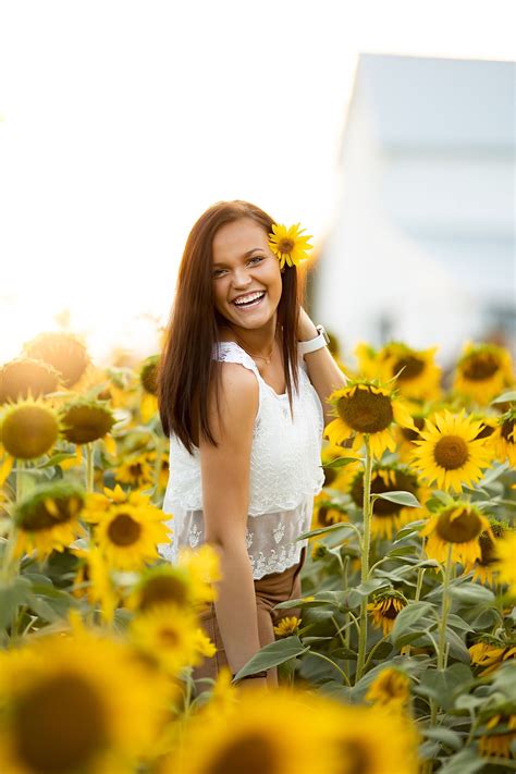 Sunflower Senior Photo Ohio Photographer Sunflower Field Photography