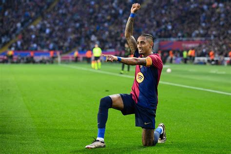 El Barcelona evita el empate en el derbi catalán gracias a dos fueras