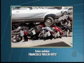 Fronteira Not Cias Edi O Homem Colide Em Motos Estacionadas No