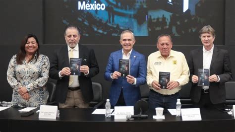 Miguel Ángel Mancera presenta la segunda edición del libro Gobierno de