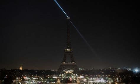 La Torre Eiffel Apaga Sus Luces Para Defender A Al Qaeda Comunidad