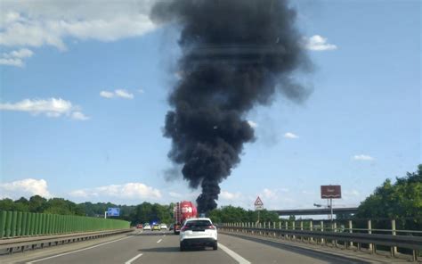 Spektakulärer Brand in Saarbrücken meterhohe Rauchsäule über Autobahn