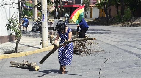 Cochabamba enfrentamientos y bloqueos esporádicos marcan paro Los