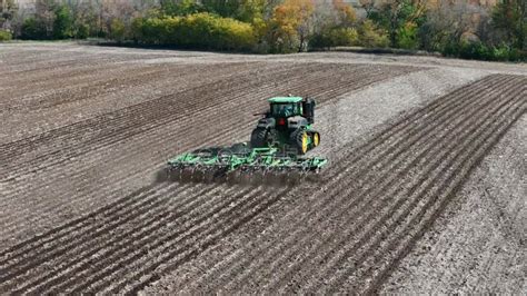 John Deere Rt Track Drive Tractor Pulling A John Deere S